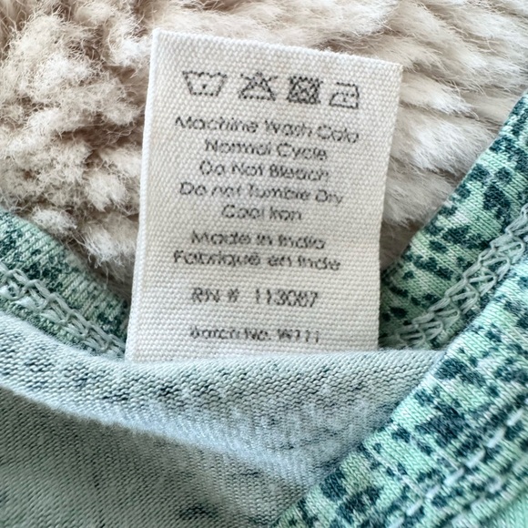 Kate Quinn Bamboo Short Sleeve Green Reptile Print Wrap Snap Onesie 12-18mos - Picture 8 of 8